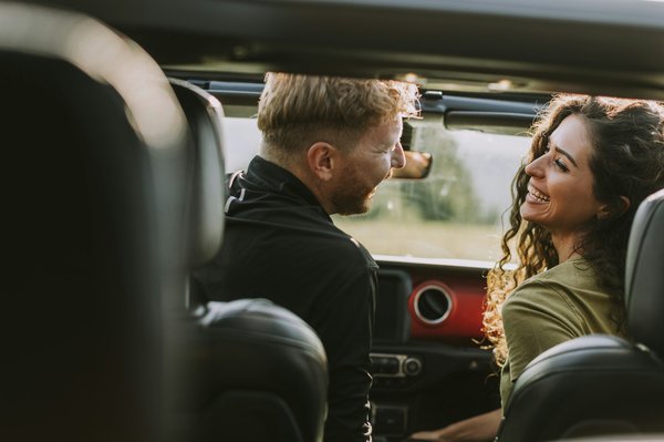 Quels sont les itinéraires recommandés pour un road trip à travers les paysages désertiques de Namibie ?